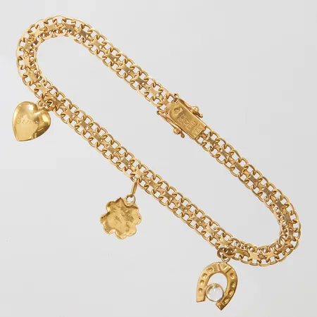 Armband X-länk med tre berlocker längd 18,7mm, bredd 5-20mm, svenska stämplar, gravyr, defekt berlock, 18K Vikt: 8,3 g