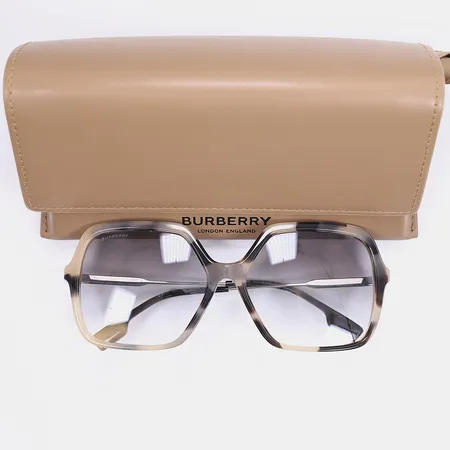 Ett par solglasögon Burberry, modellnummer B 4324 3501/8E, fodral, putsduk, box