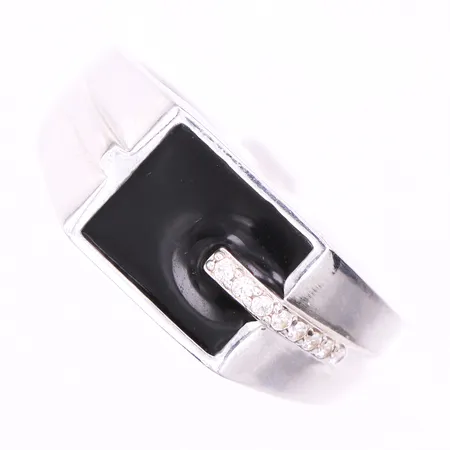 Ring med stenar,storlek 19 mm,bredd 3.2-8.8 mm,silver 925/1000. Vikt: 4,4 g