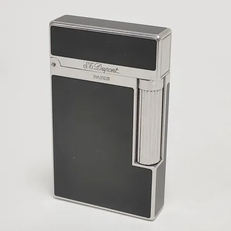 Tändare S.T Dupont Ligne 2, palladiumpläterad med svart lack, mått ca 6,2x3,7mm, manual, garantikort ej ifyllt, behöver påfyllnad av gas, box.