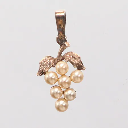 Hänge med imitations pärlor, längd 2,5cm, bredd 1cm, 925/1000 Silver. Vikt: 1,2 g