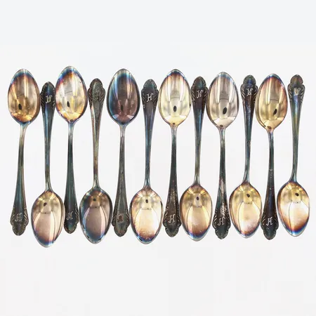 12 Kaffeskedar ca12,5cm modell:Haga, gravyr, kattfotstämplat silver 830/1000 Vikt: 173,1 g