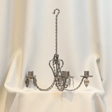 Ljuskrona i smidesjärn med hängande detaljer höjd 40cm, smärre slitage  Skickas med postpaket.