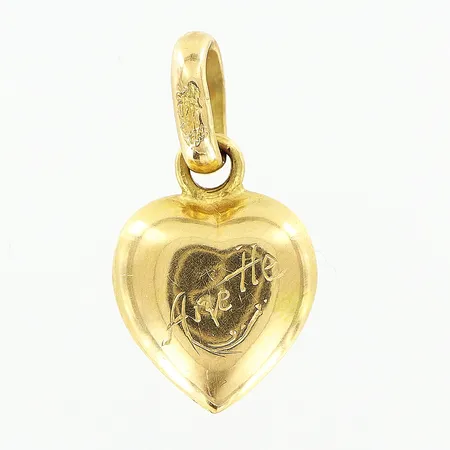 Hänge hjärta längd 18mm bredd 10mm ihålig gravyr buckla 18K.  Vikt: 1,1 g