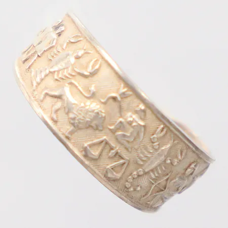 Ring med dekor stl: 19½, 835/1000 Silver. Vikt: 3,5 g