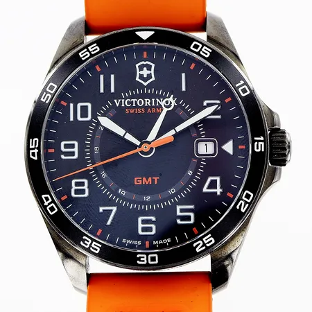 Herrur Victorinox GMT, stål, quartz, ref 241897, serienr 220109509, datum, gummilänk 25,5cm, törnlås, i behov av batteribyte, box ej original.