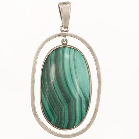 Hänge med malakit längd 59mm, bredd 30mm, Tötterman Acke R Gävle år 1961, 830/1000 silver Vikt: 15,6 g