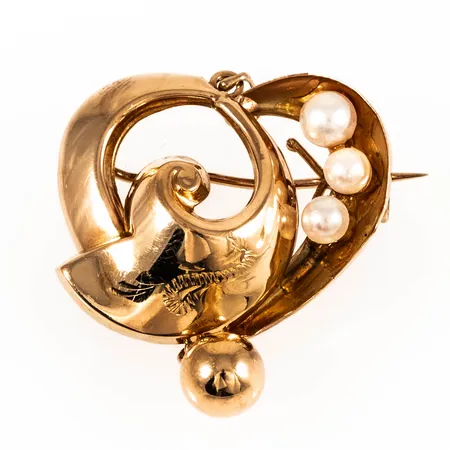 Brosch/Hänge med tre odlade vita pärlor, bredd 24mm, 18K 3,0g.