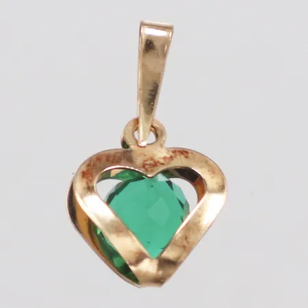 Hänge hjärta med grön sten längd 15mm bredd 9mm, något missfärgad  18K Vikt: 0,5 g