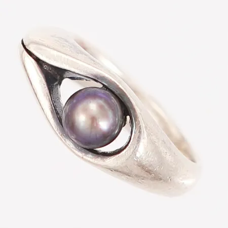 Ring med hematit stl: 15½, bredd: 3-7,5mm, silver 925/1000 Vikt: 4,8 g