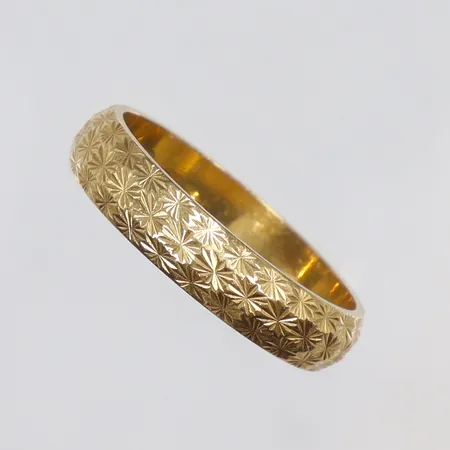 Ring mönstrad stl 17 bredd 4mm 18K Vikt: 3,7 g