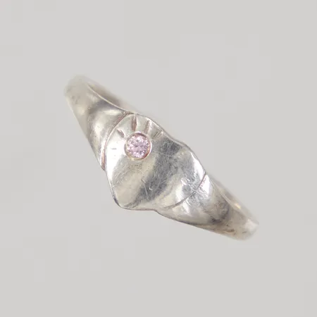 Ring med hjärta samt rosa sten Stl:17, bredd 7mm, Silver 925/1000 Vikt: 1,2 g