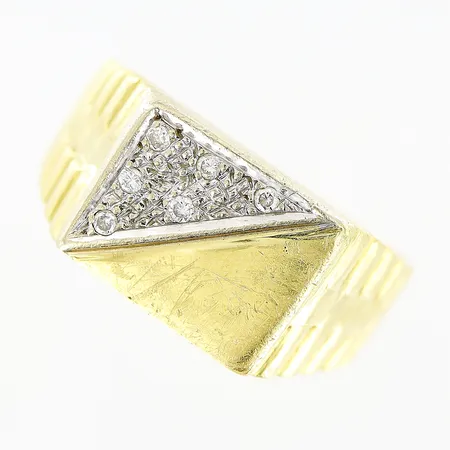 Klackring 6 x ca 0,01ct stl:19¾ bredd 4-10mm repor 18K.  Vikt: 7,5 g