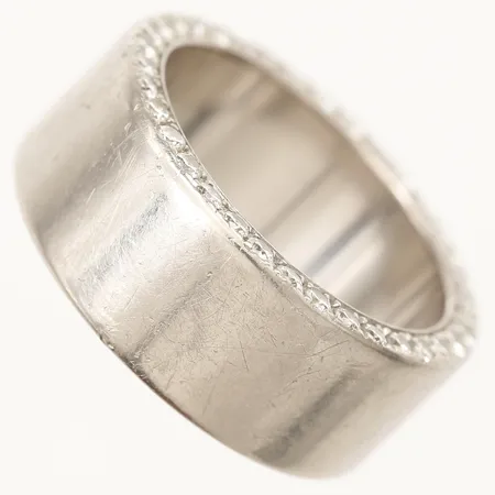 Ring med diamanter 36xca0,03ct, stl:20¼ bredd 10mm, vitguld, 18K  Vikt: 30 g