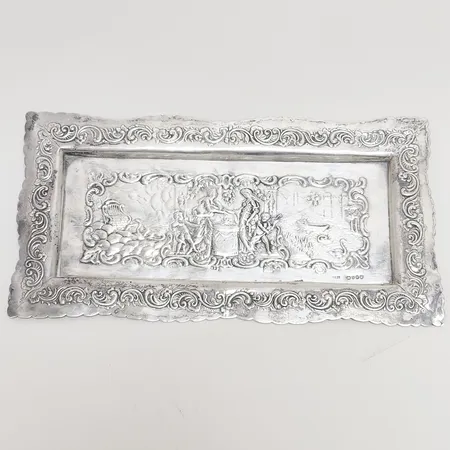 Fat med dekor, mått 18x9cm, engelska importstämplar, troligen holländsk mästarstämpel, mindre skada, silver 930/1000 Vikt: 83,7 g