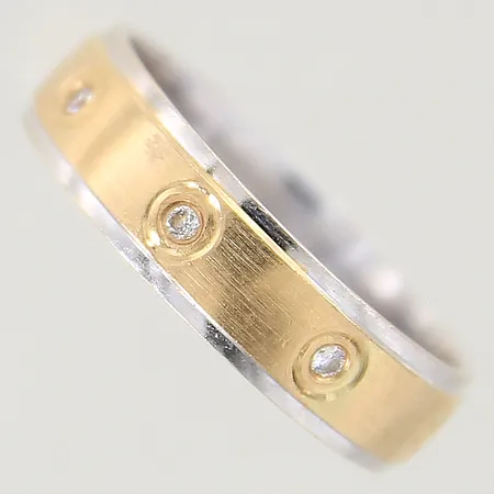 Ring med diamanter 3 x ca 0,01ct stl:17½ bredd 5,1mm, tvåfärgad 18K Vikt: 4,8 g