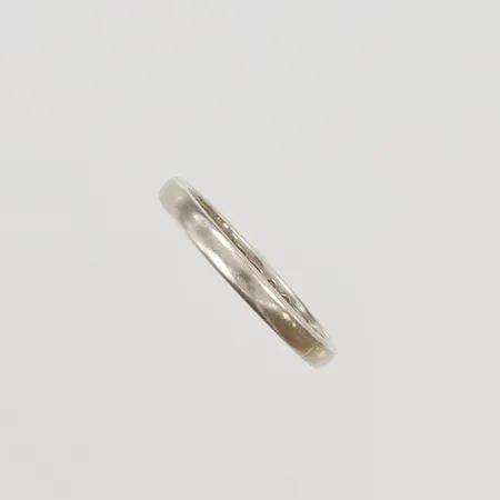 Ring stl:21 bredd 3mm gravyr 18K 4,4g.