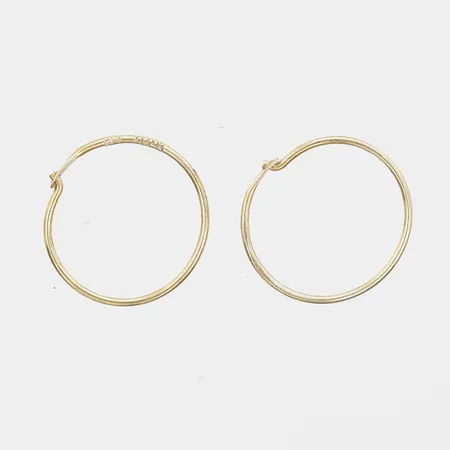 Örhängen ca 0,5x15mm, slitage, ojämnheter, 830/1000 silver.  Vikt: 0,4 g