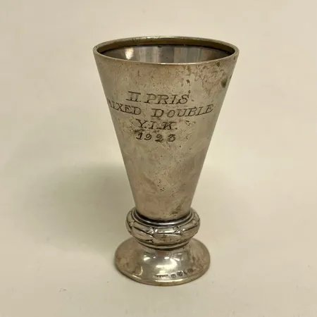 Pokal år 1923, höjd ca 8cm Ø ca 5cm, gravyr, silver 830/1000 Vikt: 31 g