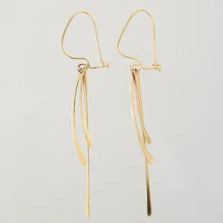 Ett par örhängen GHA ca 42x9mm 18K Vikt: 1,8 g