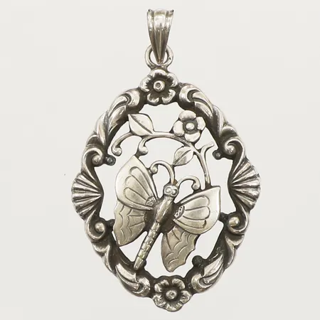 Hänge med genombruten dekor färil, längd 42mm, inklusive ögla, bredd 25mm, Gustav Dahlgren & Co Malmö år 1949, 830/1000 silver Vikt: 6,3 g