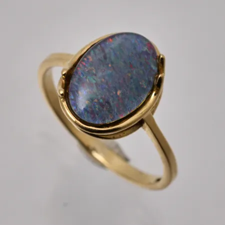 Ring med Opaltripplet stl:17½ bredd 1,9-13mm 18K guld, 2,96g.