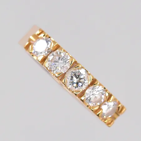 Ring med diamanter 0,75ctv enligt gravyr ca W(H)/P Schalins stl:16¾ bredd 4mm, gravyr 18K Vikt: 4,4 g