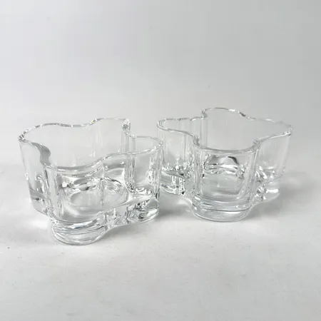 2 Ljuslyktor Alvar Aalto Iittala märkta "iittala" i botten höjd 5cm stearinrester