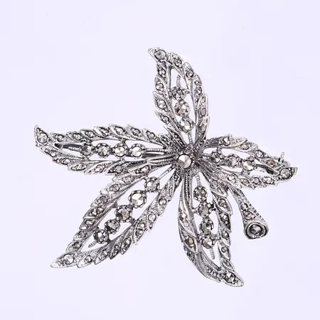 Brosch med markasiter ca 40x40mm svensk imporstämpel troligen 1940-tal silver 835/1000 Vikt: 10,3 g