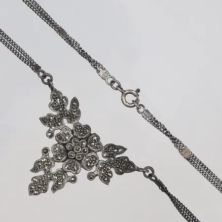 Halscollier med markasiter, längd 51cm, bredd 3-35mm, silver 925/1000 Vikt: 13,5 g