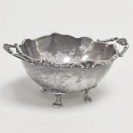 Skål höjd 5cm, handsmide, importstämplad, silver 830/1000 Vikt: 72,4 g