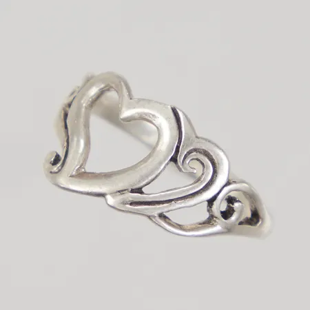 Ring med genombruten mönsterdekor Stl:16¾, bredd 11mm, Silver 925/1000 Vikt: 2,1 g