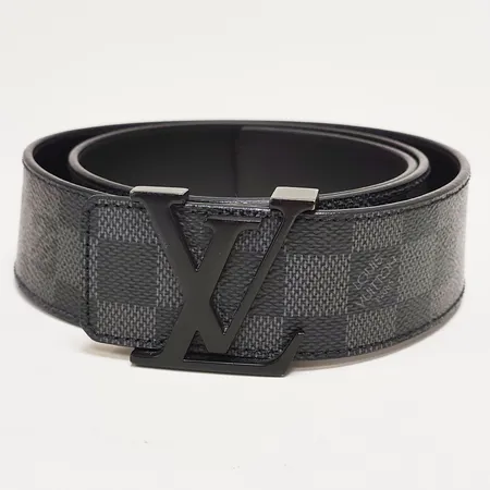 Skärp/bälte Louis Vuitton Damier M9808, storlek 85/34, datumkod Spanien 2010, slitage på beslag, dustbag, inga andra tillbehör.