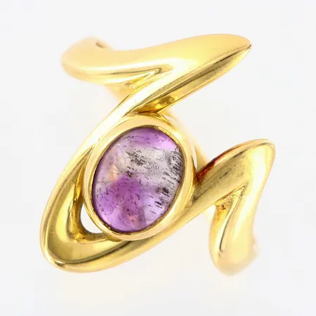 Ring med ametist stl:19, bredd framtill ca 22mm, ML Carlvret Guldateljé, 18K  Vikt: 5,5 g