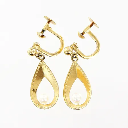 Ett par örhängen odlad pärla Ø3mm längd 22 bredd 11mm skruvfästen 18K.  Vikt: 2 g