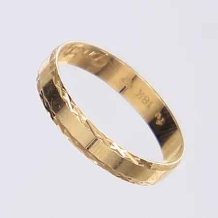 Ring stl: 15¼ bredd 3mm gravyr 18K Vikt: 1,1 g