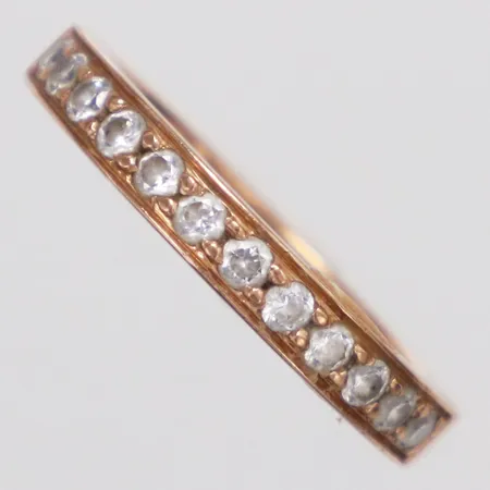 Ring med vita stenar roséguld stl:17¼ bredd 3mm 18K Vikt: 4,6 g