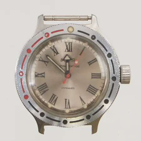 Herrur Vostok 39mm stål manuell, går stundvis, servicebehov.