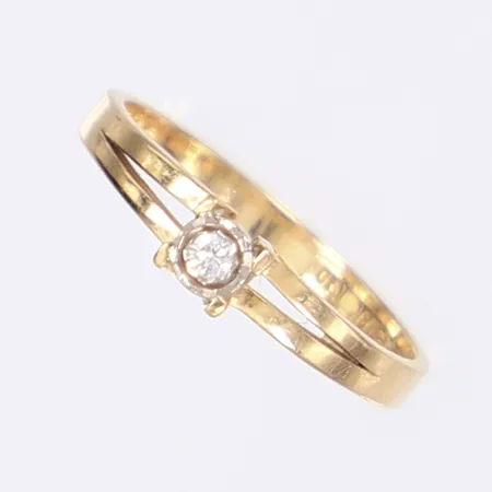 Ring GFAB med dia 0,03ct enl gravyr stl: 15¼ bredd 2-3mm 18K Vikt: 1,5 g