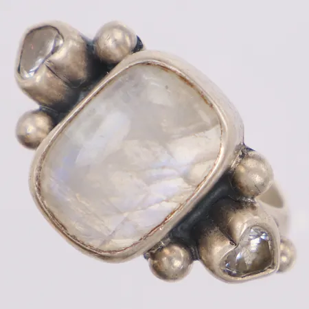 Ring Moment 22 med ljusblå och vita stenar stl:17¾, bredd 4,6-15mm, silver 925/1000 Vikt: 8,8 g