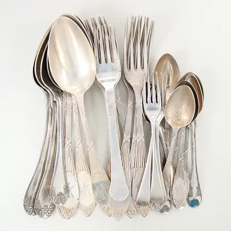 Diverse silverbestick olika modeller gravyr silver 800-830/1000 Vikt: 1020,5 g