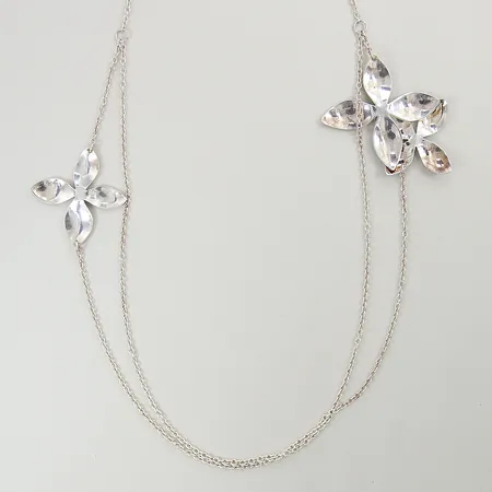 Collier Victoria Skoglund för Efva Attling, 3 integrerade hängen, längd ca 70-86cm bredd 2-40mm, etui, putsduk, informationsblad, silver 925/1000 Vikt: 30,2 g