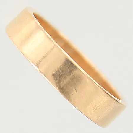 Ring slät stl:15, bredd 3,7mm, gravyr, 18K  Vikt: 3,2 g