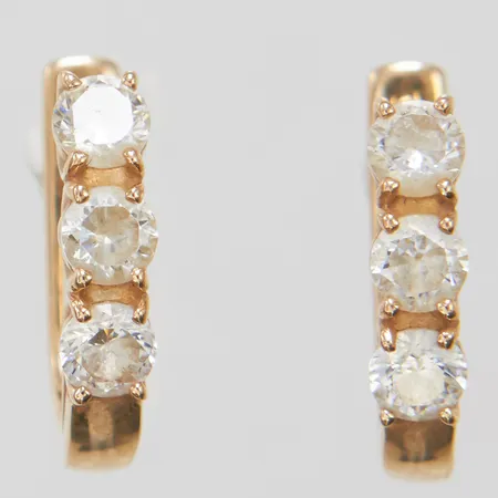 Örhängen med vita stenar 15mm, bredd 4mm, 14K, bruttovikt: 2,8g.