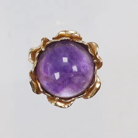 Ring med ametist stl:18¼, bredd 2-21mm, bruttovikt 11,1g Vikt: 11,1 g