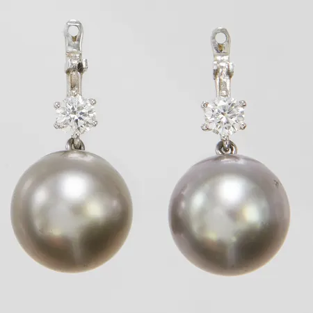 Påhängen med Tahitipärlor Ø11mm samt diamanter 2 x ca.0,17ct, vitguld, 18K bruttovikt 4,8g Vikt: 4,8 g