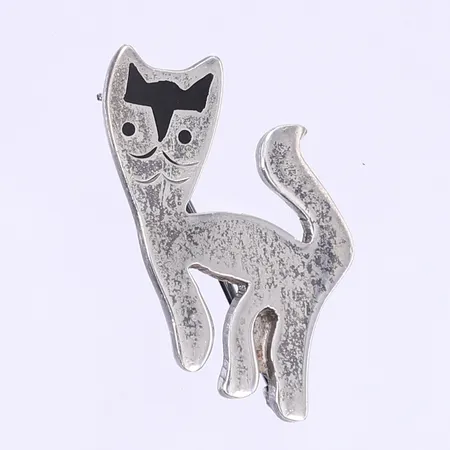 Brosch katt med emaljdetaljer 35x20mm silver 925/1000 Vikt: 8,9 g