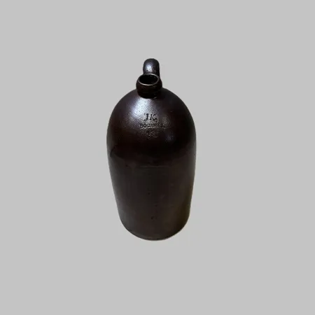 Krus Höganäs höjd ca 29cm keramik vikt 1,6kg. Skickas med postpaket.