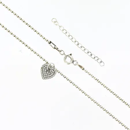 Kedja med hänge Guldfynd, kullänk längd 46-50cm bredd 1,8mm, hänge hjärta med vita stenar 10x10mm, förlängningsdel defekt, silver 925/1000. Vikt: 5,3 g