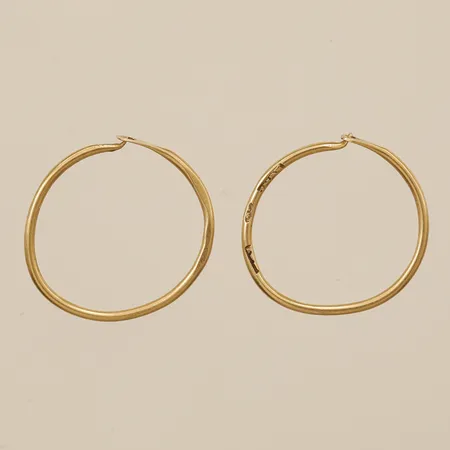 Ett par örhängen Ø15mm, skeva, 18K  Vikt: 0,8 g